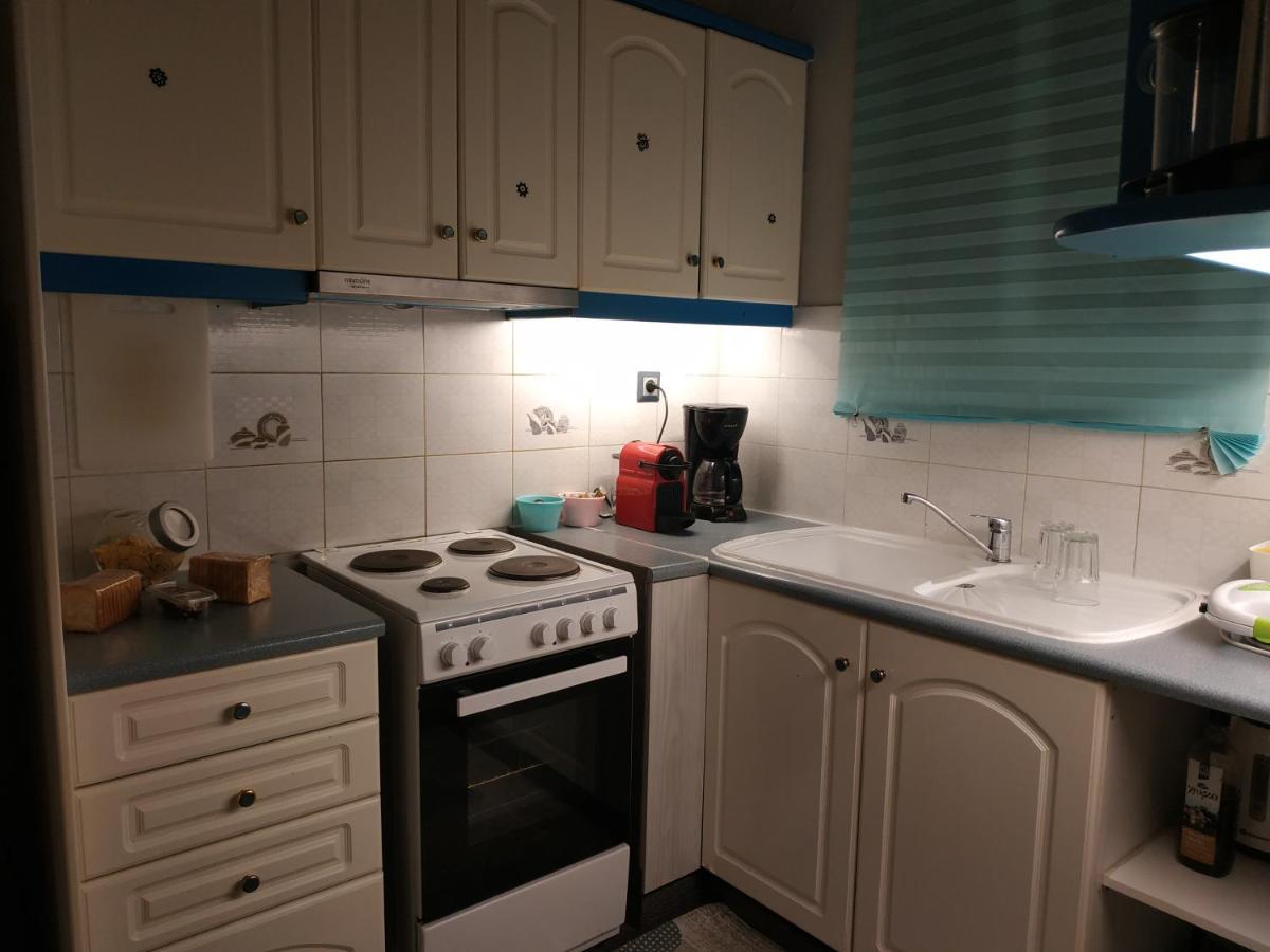 Cozy Apartment Near Metro Station Agia Marina 아테네 외부 사진